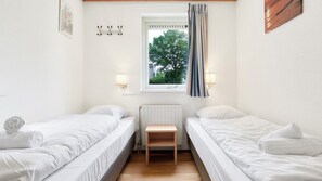 3 bedrooms, iron/ironing board, free WiFi