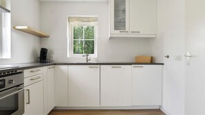 Fridge, dishwasher, coffee/tea maker, electric kettle