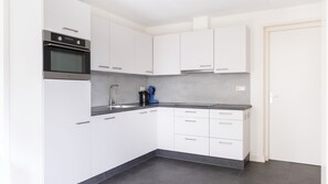 Fridge, stovetop, coffee/tea maker, electric kettle