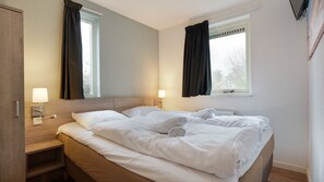 3 makuuhuonetta, silitysrauta/-lauta, ilmainen Wi-Fi, vuodevaatteet