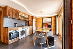 Fridge, microwave, oven, stovetop - Sandflake apartment - LES GETS: close to the center and the slopes (Les Gets)