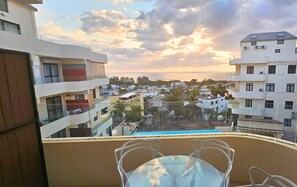 Outdoor dining - Zen Retreat with Stunning Sea Views and Sunsets, plus Common Pool and Gym Access (Flic en Flac)