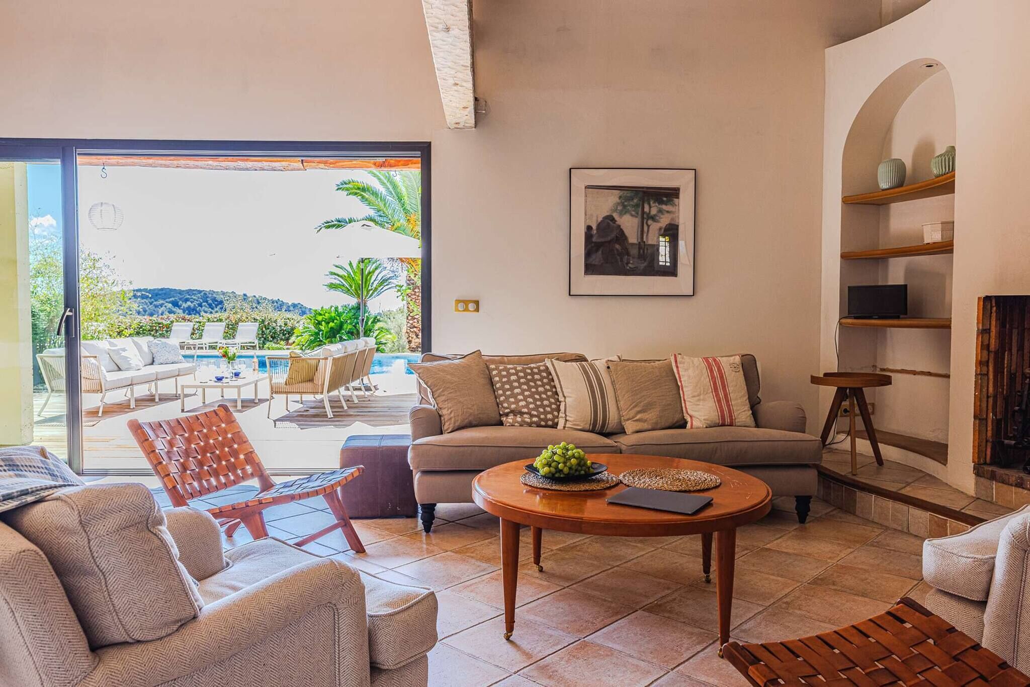 Televisie en een open haard