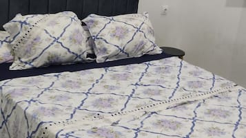 3 bedrooms, bed sheets