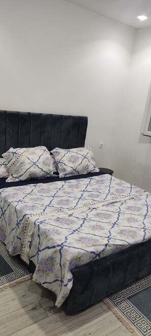 3 bedrooms, bed sheets