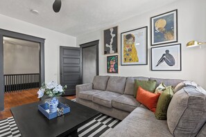 Smart TV - Bourbon on Broadway (Frankfort)