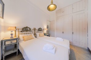 2 bedrooms, iron/ironing board, WiFi, bed sheets - Apartment in Plaza Doña Elvira 8 (Sevilla)