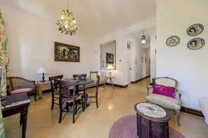 Interior - Apartment in Plaza Doña Elvira 8 (Sevilla)