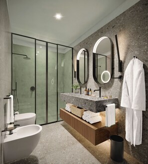Shower, rainfall showerhead, hair dryer, bathrobes - NEMI Hotel Milano (Milan)