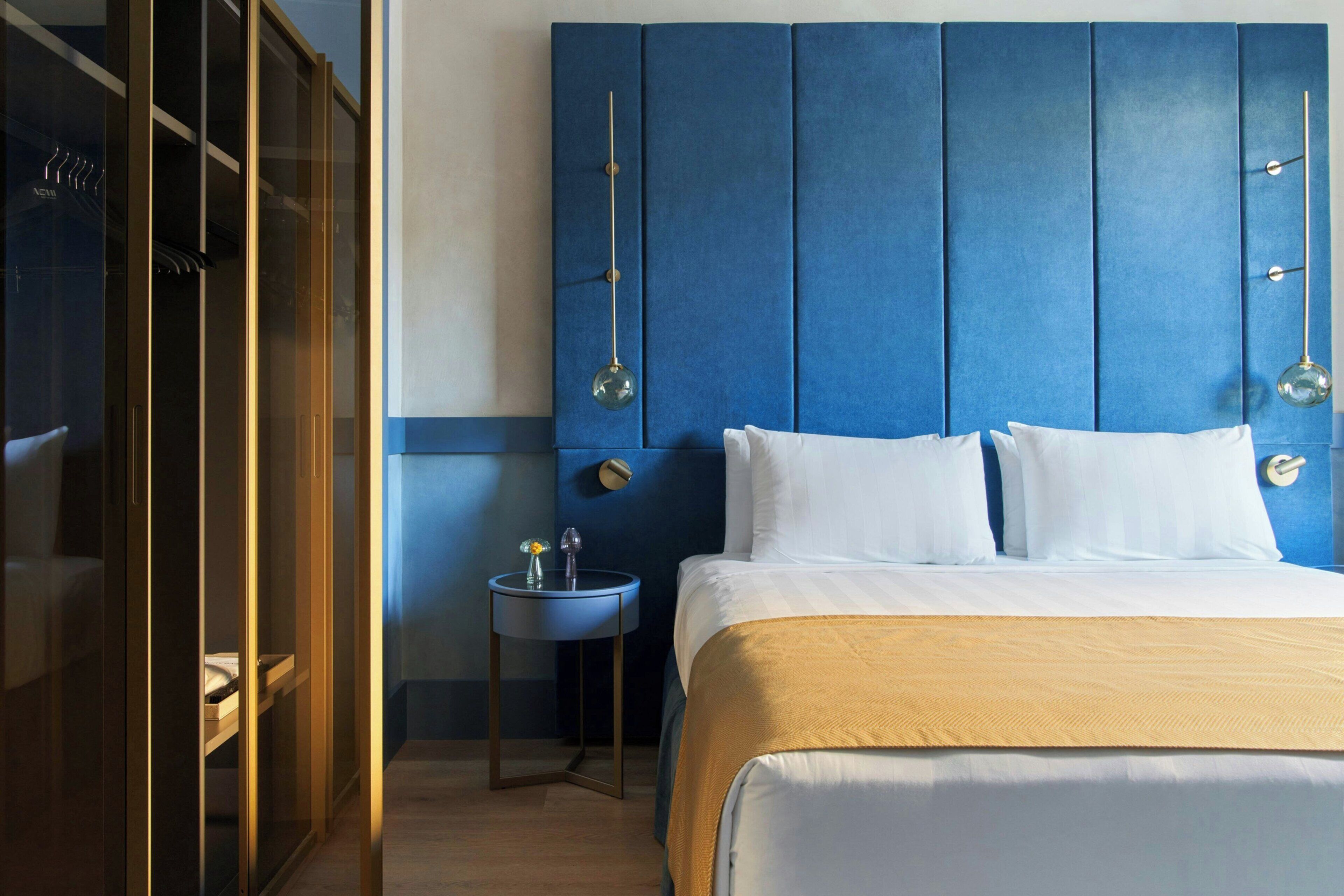 Suite, 1 King Bed with Sofa bed