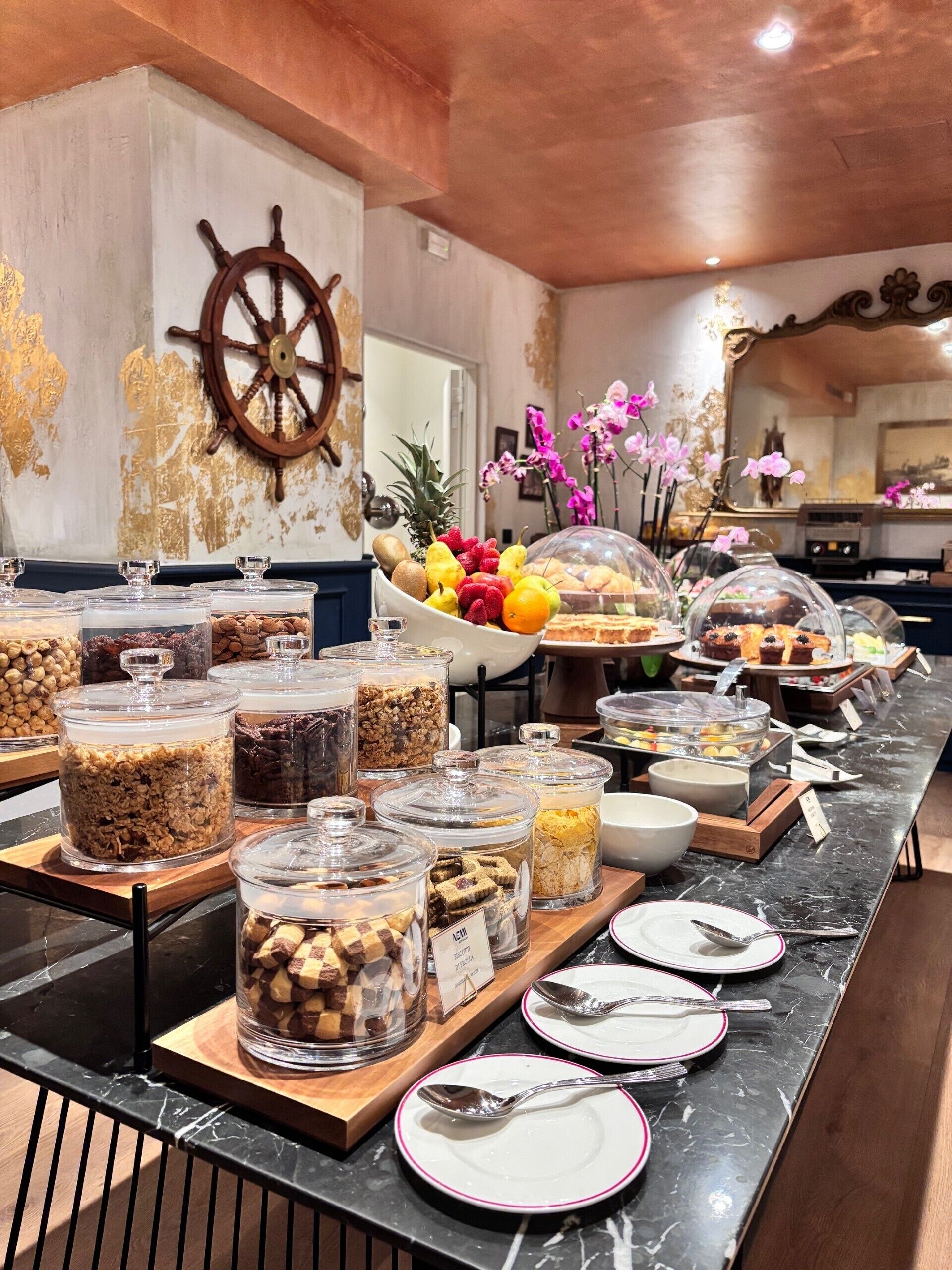 Daily buffet breakfast for a fee