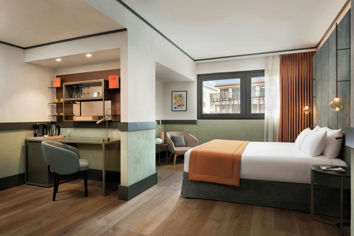 Superior Room, 1 King Bed | Premium bedding, down comforters, memory foam beds, minibar