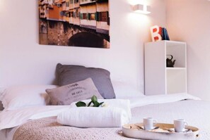 2 Schlafzimmer, Schreibtisch, Bügeleisen/Bügelbrett, kostenloses WLAN