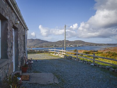 Bridies Holiday Cottage Roundstone