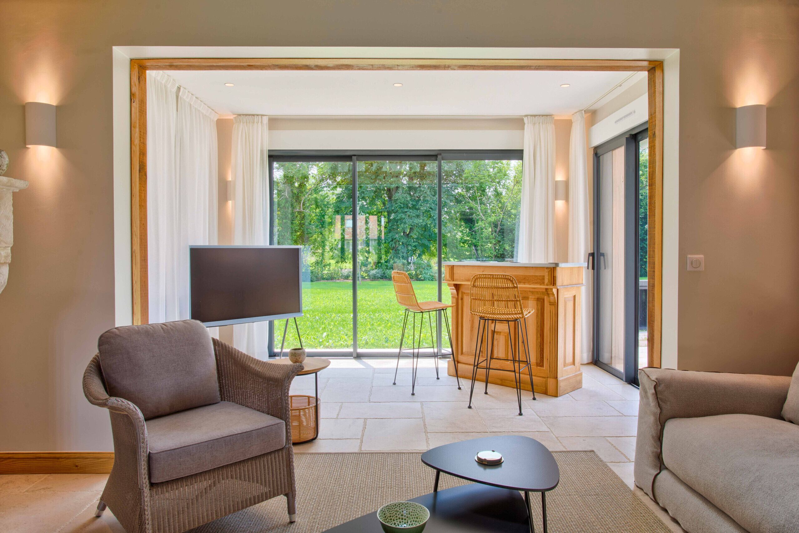 Télévision, cheminée