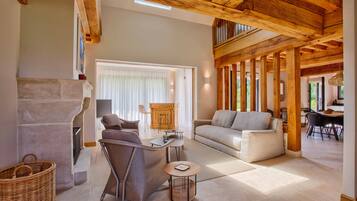 Télévision, cheminée