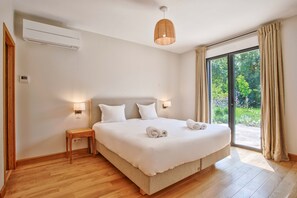 4 chambres, fer et planche à repasser, Wi-Fi gratuit, draps fournis