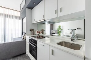 Kühlschrank, Ofen, Herdplatte, Geschirrspüler