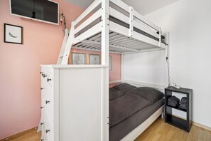 1 bedroom, WiFi, bed sheets