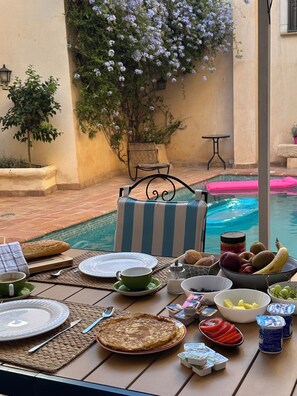 Daily buffet breakfast (EUR 7.50 per person)