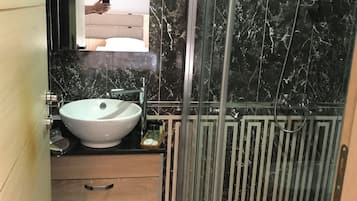 华丽套房, 山景 | 1 多间卧室、办公桌、笔记本电脑工作区、免费 WiFi