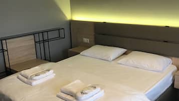 经典双人房或双床房, 山景 | 1 多间卧室、办公桌、笔记本电脑工作区、免费 WiFi