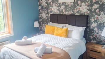 3 bedrooms, bed sheets
