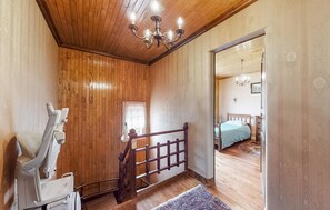 3 dormitorios, cuna de viaje, ropa de cama