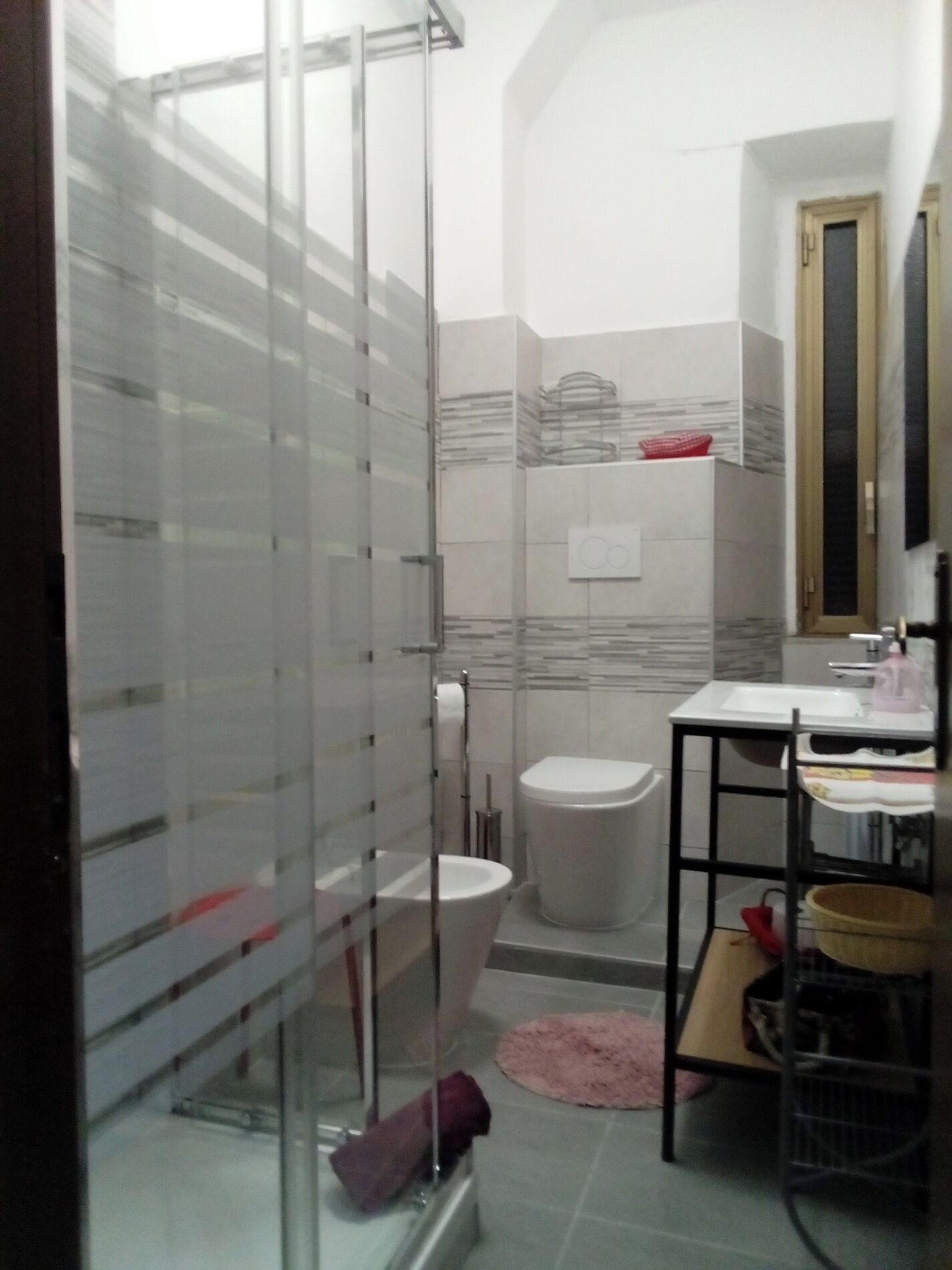 淋浴设施、吹风机、坐浴桶、毛巾