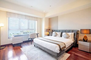 2 bedrooms, desk, iron/ironing board, WiFi