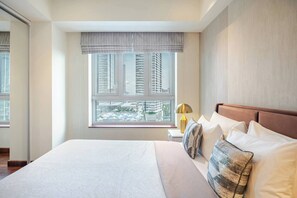 2 bedrooms, desk, iron/ironing board, WiFi