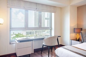 2 habitaciones, escritorio, tabla de planchar con plancha y wifi 