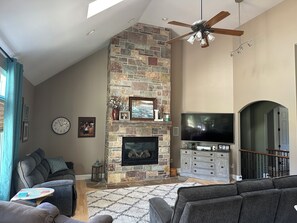 Smart TV, fireplace, video games -  4 bedroom house 7 min. from Erin Hills GOLF COURSE WISCONSIN Hartford (Hartford)