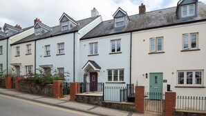 A row of terraced houses with a uniform architectural style, featuring pitched roofs and symmetrical windows. - Ger Y Mor - Village Centre With Parking (Saundersfoot)