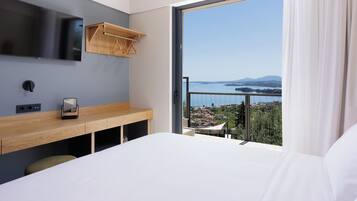 3 quartos, ferros/tábuas de passar roupa, berço de viagem