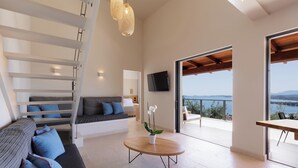 Ein modernes Wohnzimmer mit einer Couch, einem Couchtisch und einer Treppe.