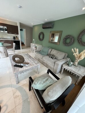 Een televisie en een kantoor