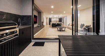 The Grey House | Luxe Entertainer with Heated Pool