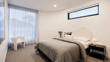 4 bedrooms, desk, iron/ironing board, travel cot