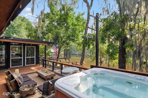 Hot Tub at The Whiskey Barrel,  Waterfront, Pickleball & Game Room