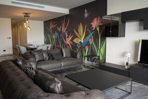 Luxury-Apartment, 3 Schlafzimmer, Balkon, Hafenblick | Wohnbereich | Flachbildfernseher