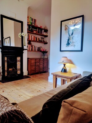 Living area - Annette's Place, Greenwich (London) - Garden Apartment (close to the O2 Arena) (London)
