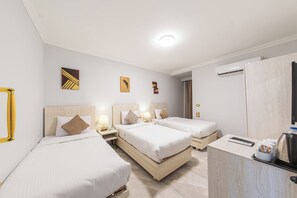 Superior Triple Room - Pyramids and museum view | Premium bedding, Select Comfort beds, in-room safe, free WiFi - Topview Pyramids And Museum (Giza)