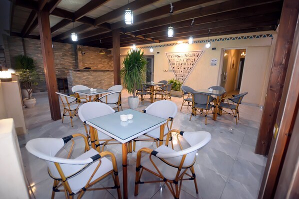 Daily continental breakfast (USD 5 per person) - Topview Pyramids And Museum (Giza)