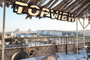 Terrace/patio - Topview Pyramids And Museum (Giza)