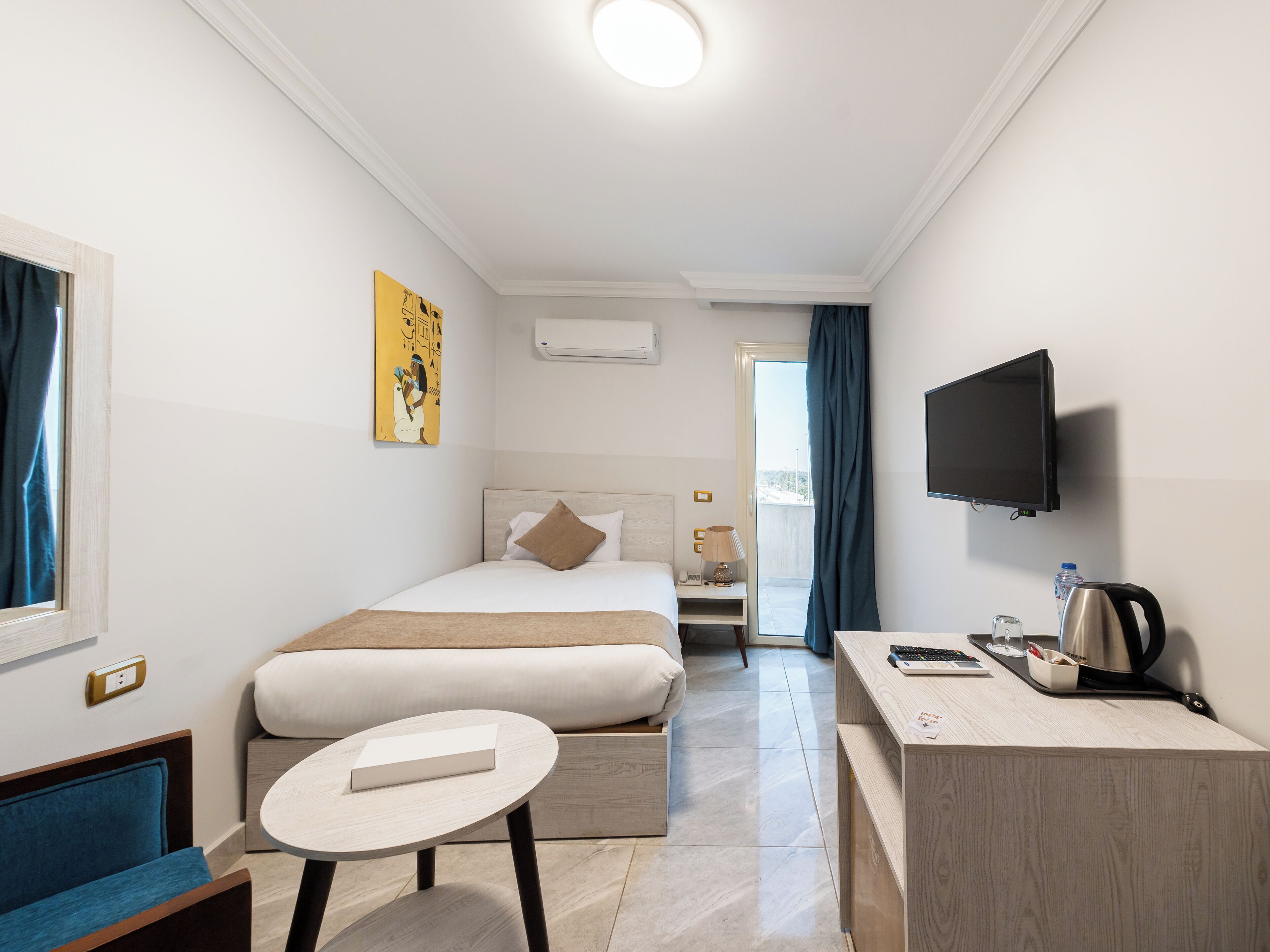 أغطية فراش متميزة وأسرّة سليكت كومفورت وخزنة داخل الغرفة وواي فاي مجانًا