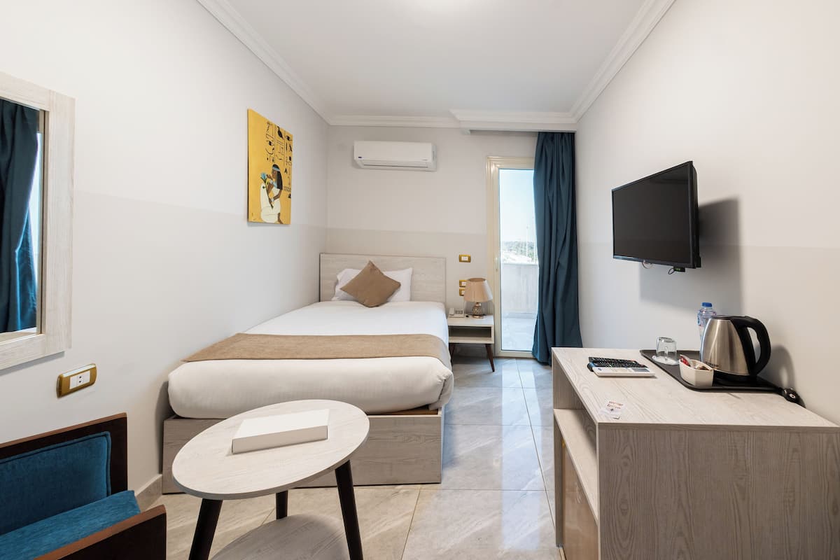 أغطية فراش متميزة وأسرّة سليكت كومفورت وخزنة داخل الغرفة وواي فاي مجانًا