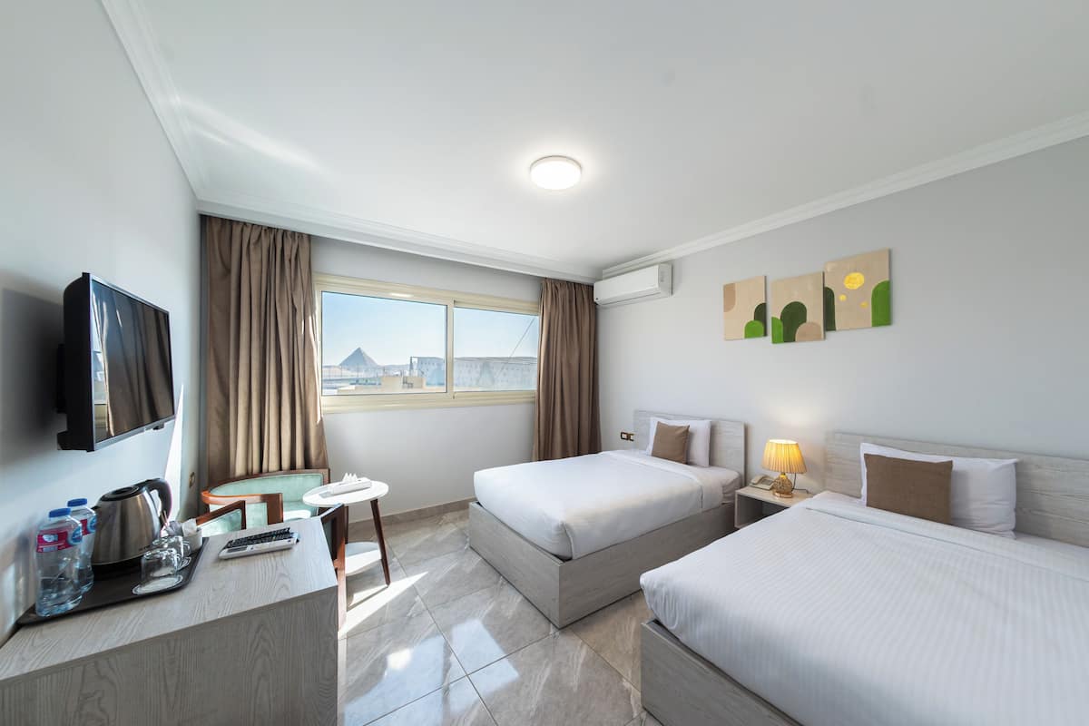 Superior Double or Twin Room - Pyramids and museum view | 高档床上用品、Select Comfort 床、客房内保险箱、免费 WiFi