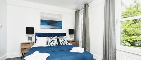 3 bedrooms, desk, iron/ironing board, travel cot