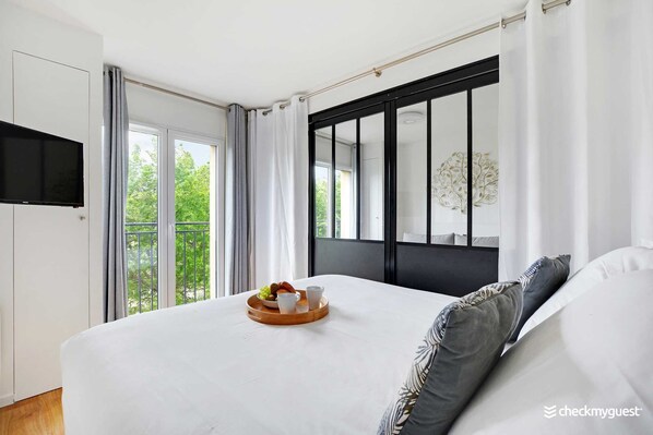 Rideaux occultants, fer et planche à repasser, Wi-Fi gratuit